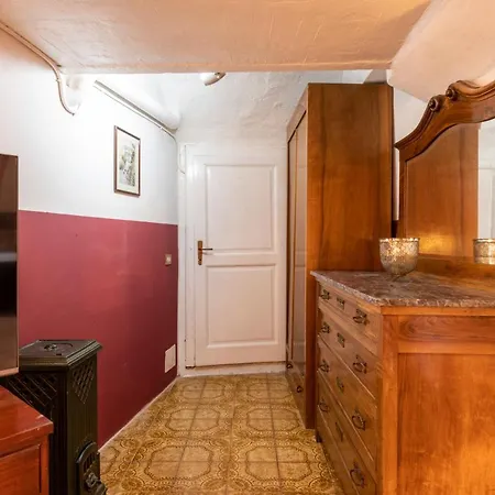 Apartment Charm Amidst Lakes & Mountains - Renovated In 2023 *